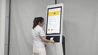 32인치 플로어스탠딩 터치스크린 셀프 서비스 키오스크(프린터 포함)