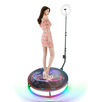 파티 또는 라이브 쇼를 위해 사용된 포토 셀피 부스는 360 도 회전시킵니다